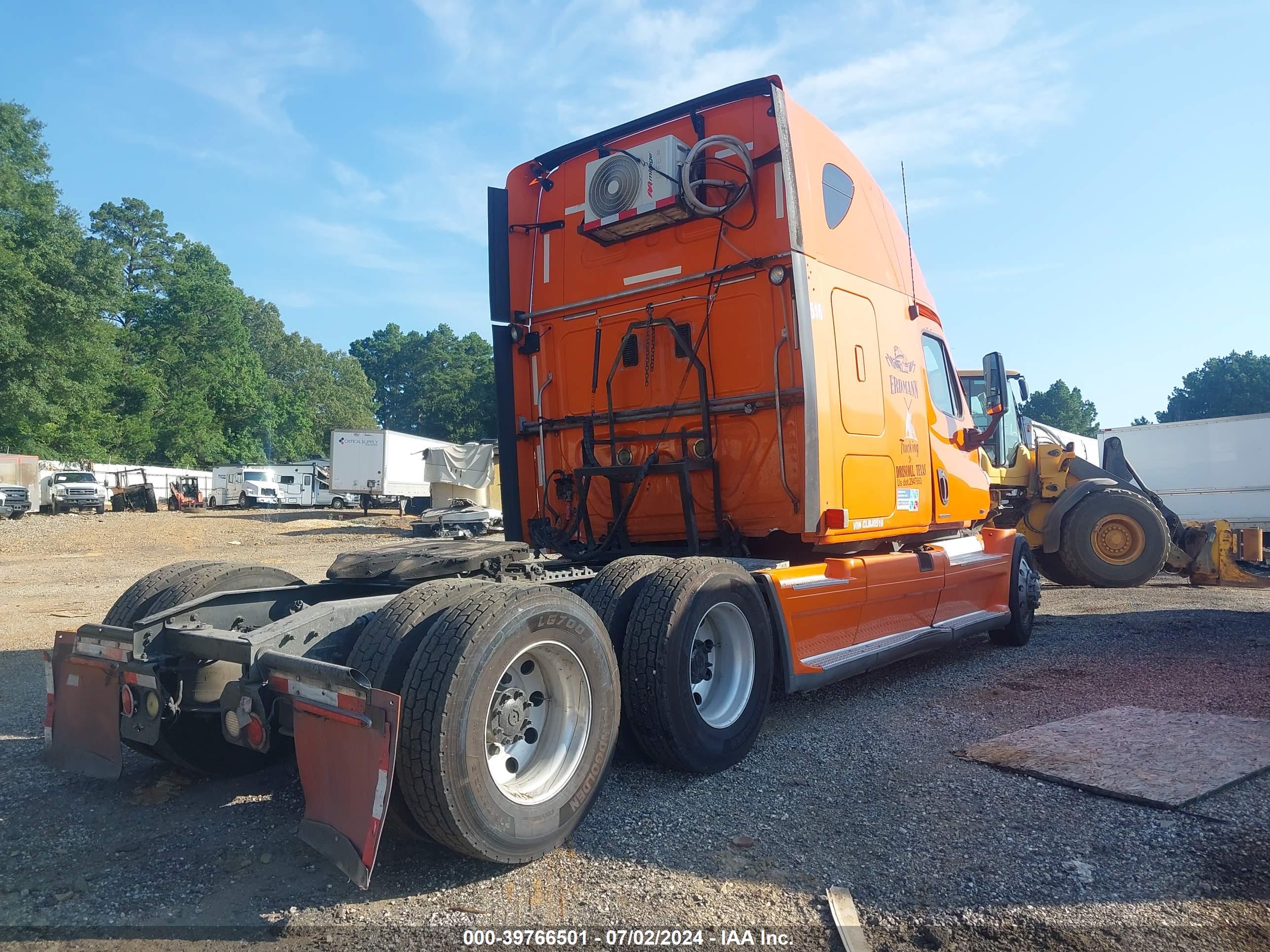2012 FREIGHTLINER Cascadia — VIN 1FUJGLDR1CLBJ0516 — photo 4